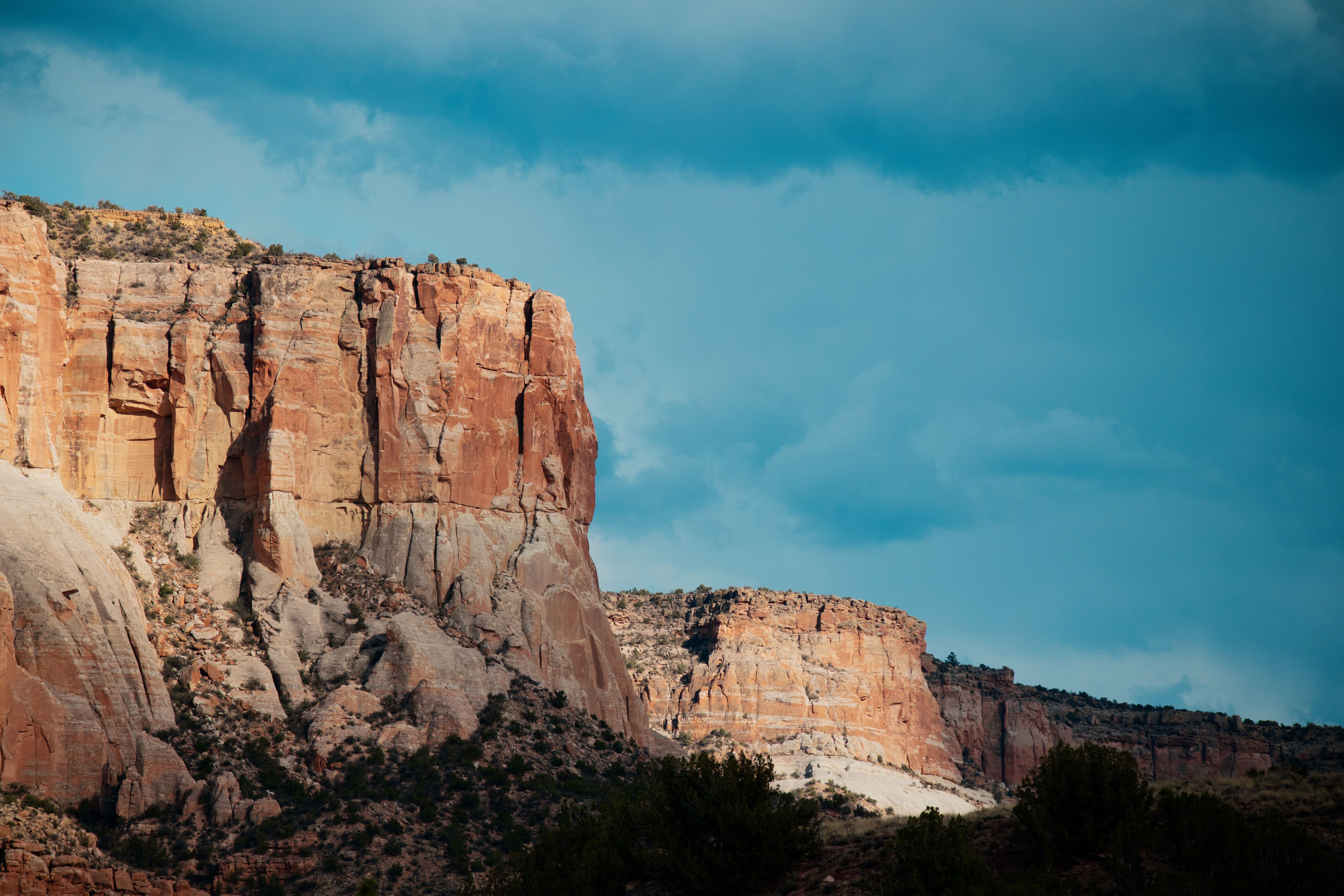 Red rock cliffs in New Mexico, representing Ardan Federal Solutions' New Mexico roots.